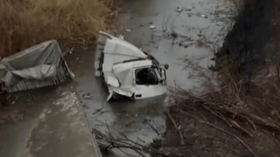 بارهەڵگرێک لە پردی تەیناڵ کەوتە خوارەوە