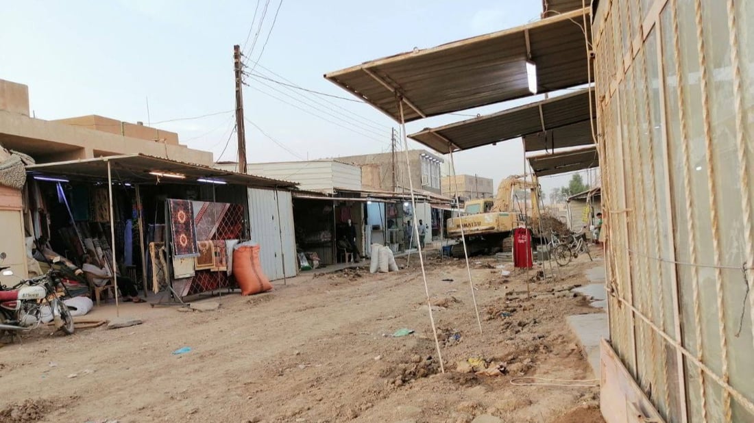 صور من الطارمية: باعة سوق الخير لا يطيقون صبراً.. متى تنتهي أعمال المجاري؟