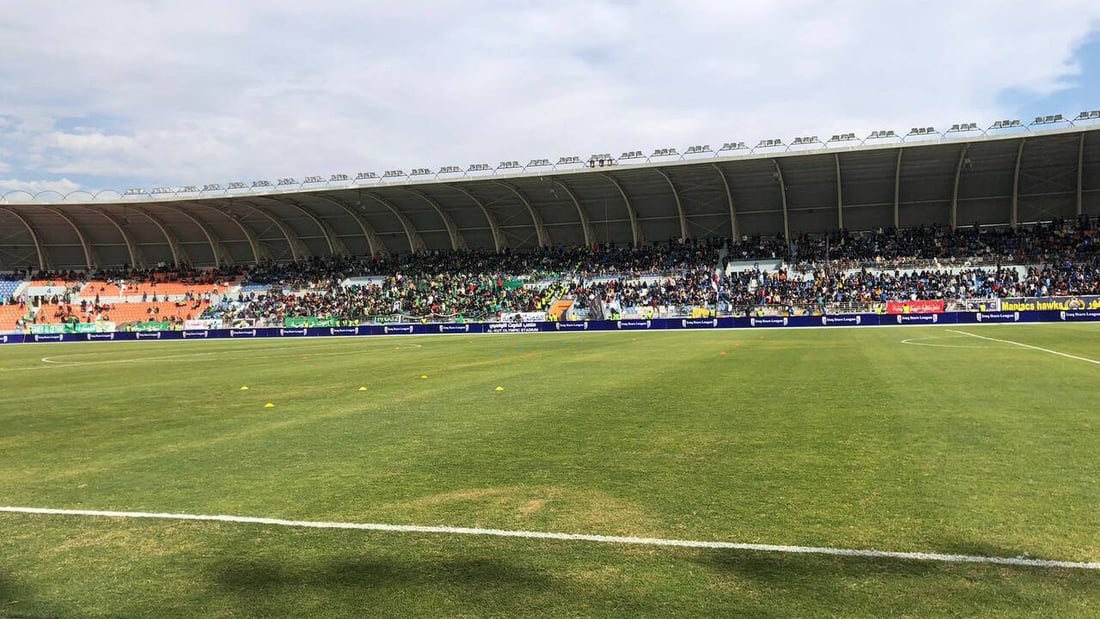 الجماهير متلهفة وأجواء ملعب الكوت رائعة.. قمة الجوية والشرطة ستبدأ بعد قليل (صور)