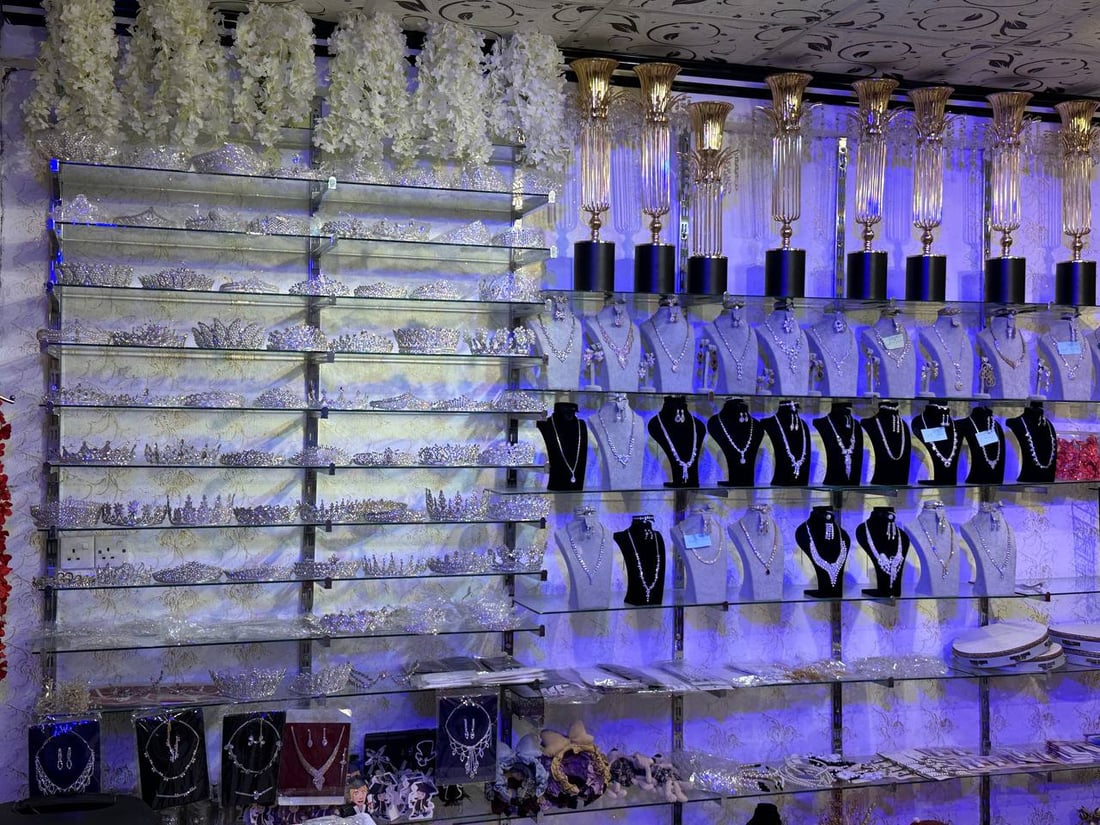 خريف الموصل مختلف.. الأعراس بدأت والسيدات يفضلن الفساتين التركية (صور)