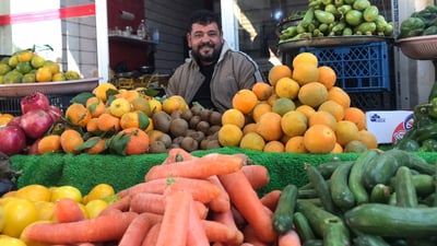 جاء من مصر إلى خور الزبير قبل عام.. حسنين يبيع الخضار وسعيد بالـ 300 دولار