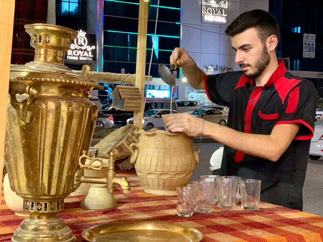 مطعم “بسطة” في حي الجامعة يقدم “كباب طاوة” ويسقيك اللبن من “الحِب” 24 ساعة