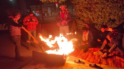 8 أيام في البرد القارس.. اعتصام العقود في واسط أمام باب المحافظ (صور)