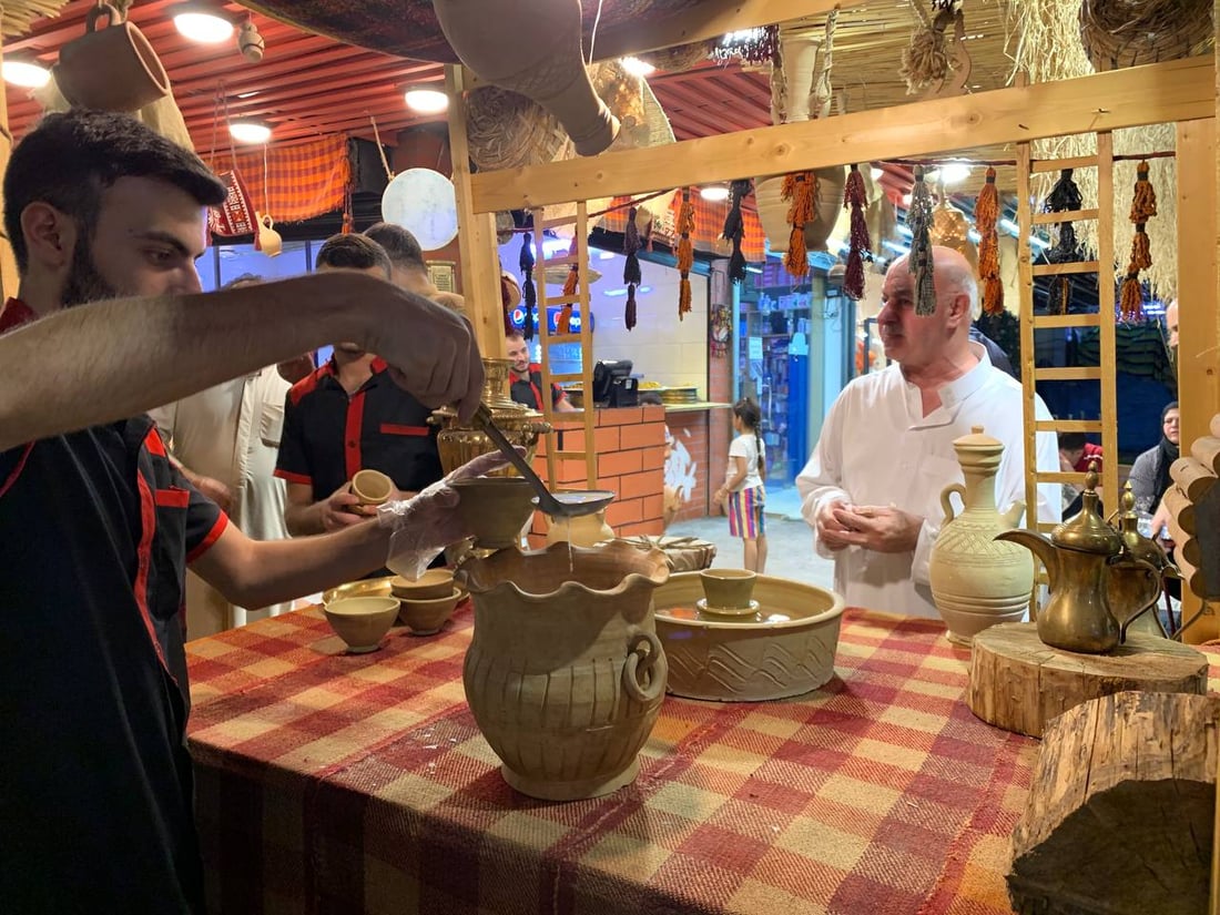 مطعم “بسطة” في حي الجامعة يقدم “كباب طاوة” ويسقيك اللبن من “الحِب” 24 ساعة