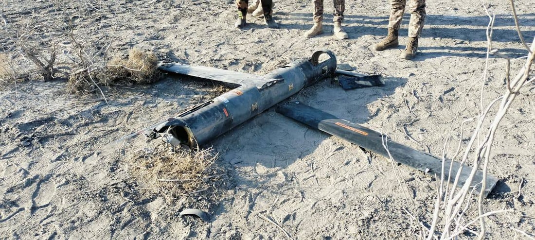 صور: العثور على حطام طائرة مسيرة قرب الحدود الإيرانية في البصرة