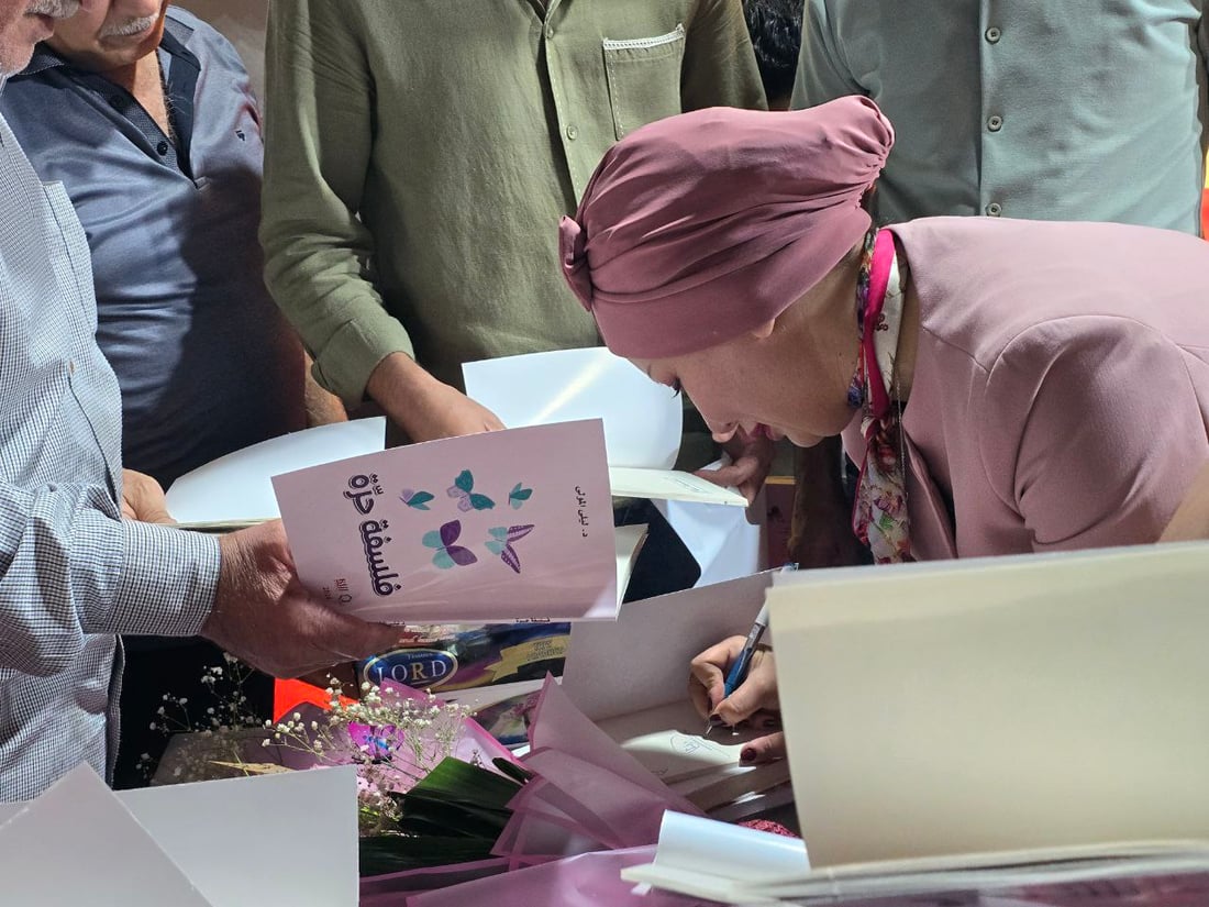 صور: أهل الموصل احتشدوا حول ليلى المولى خلال توقيع كتاب “فلسفة حرة”