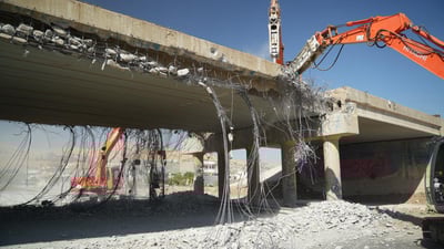 پردە کۆنەکەی تاسڵوجە لە سلێمانی رووخێنرا؛ پردێکی تازە دروست دەکرێت