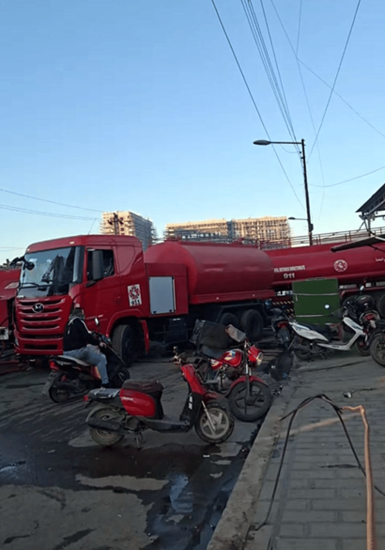 صور: حريق ضخم يلتهم مخازن الجملة قرب ساحة العروبة بالكاظمية