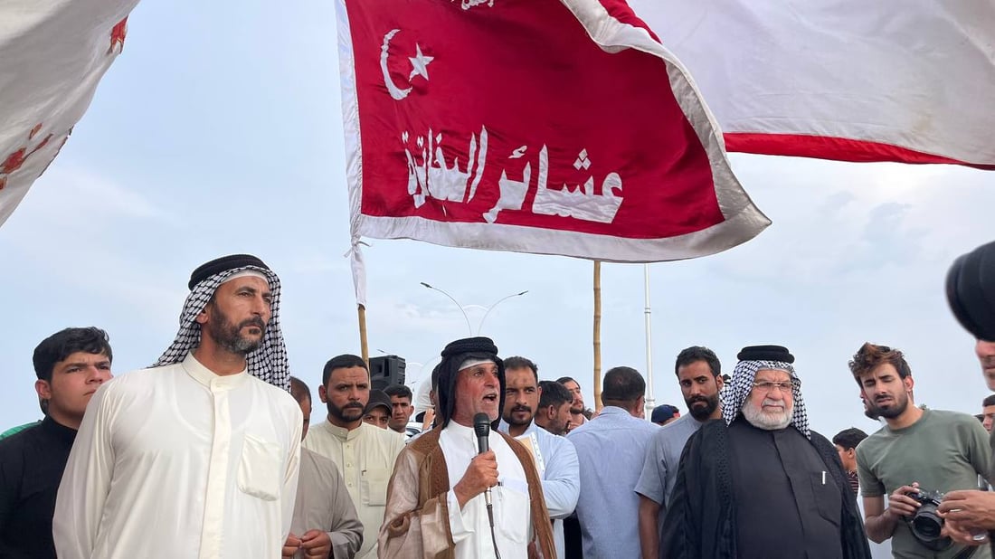 عشائر الهارثة تخرج راياتها للتظاهر.. الإهمال بات لا يطاق وهذه مجرد بداية (صور)