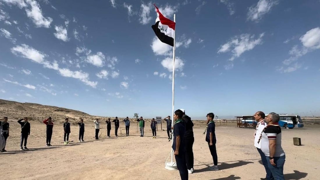 صور: 30 شاباً تسلقوا “سنام” الجبل الوحيد في البصرة وجربوا حياة الكشافة