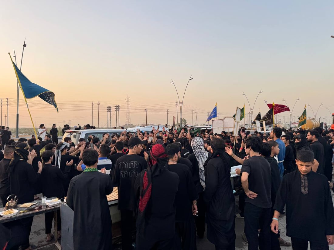 صور: الآلاف يحيون “يوم الدفن” بمسيرة نحو مسجد خطوة الإمام علي في الزبير 