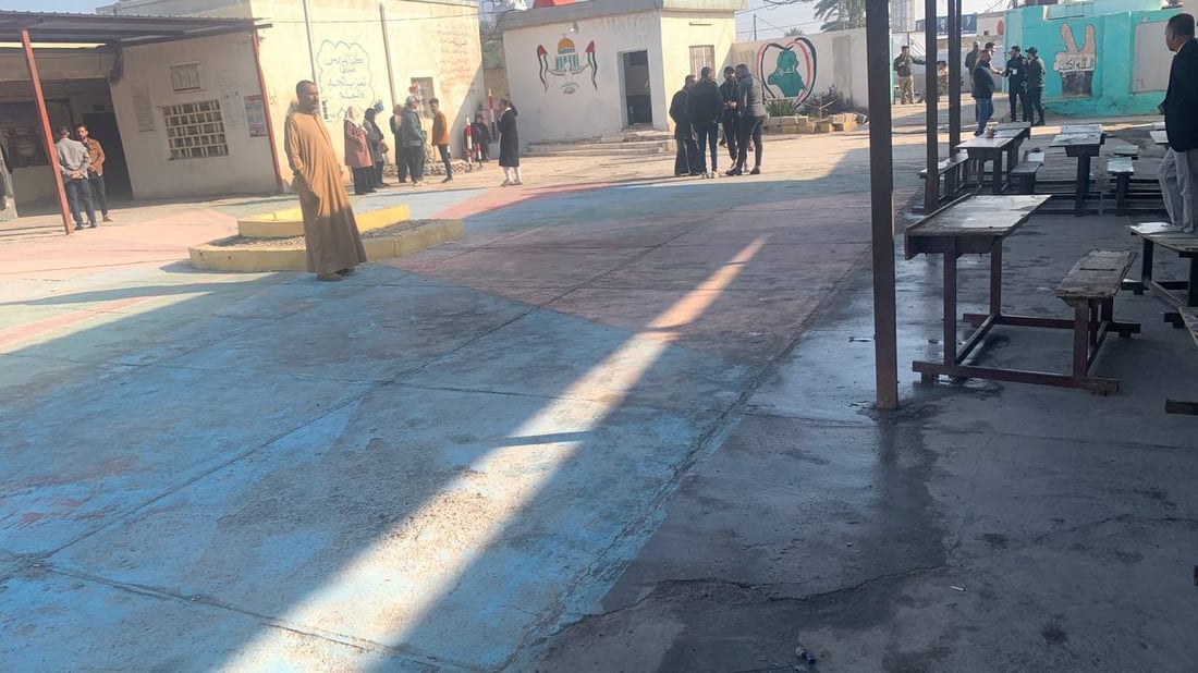 جماهير بعض المرشحين تجمعوا ودخلوا دفعة واحدة.. صور من اقتراع هور رجب