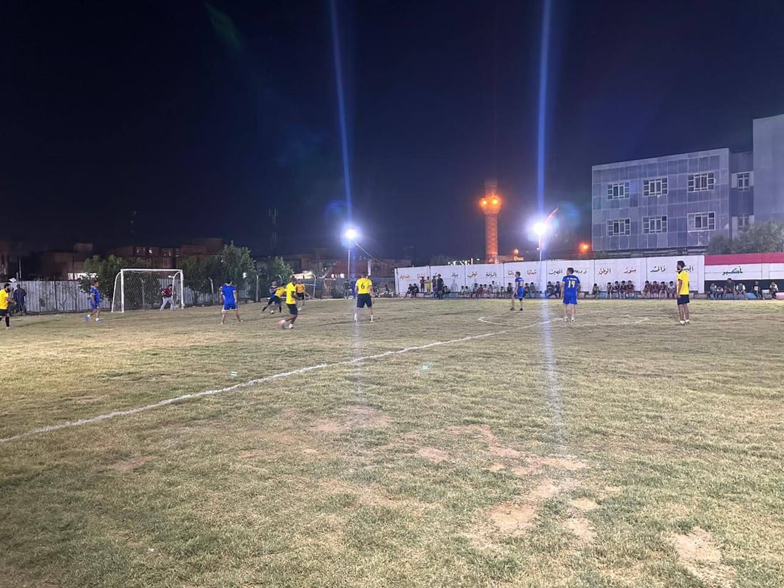 صور: شباب من الكوت يحولون مكباً للنفايات إلى ملعب خماسي بـ12 مليون دينار