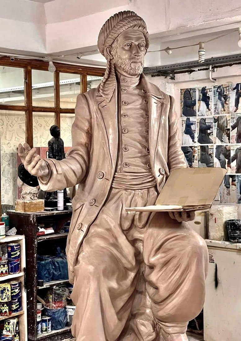 New statue honors Kurdish poet Mufti Penjweni in his hometown
