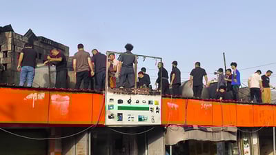 لە زەرایەن دوو مۆلیدە سووتان و 300 دوکانیان بێ کارەبا کرد