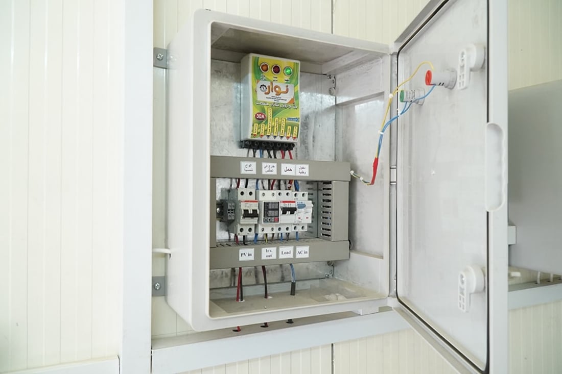 العراق صنع منظومات طاقة شمسية في موقع “العز”.. والضمان 10 سنوات (صور)