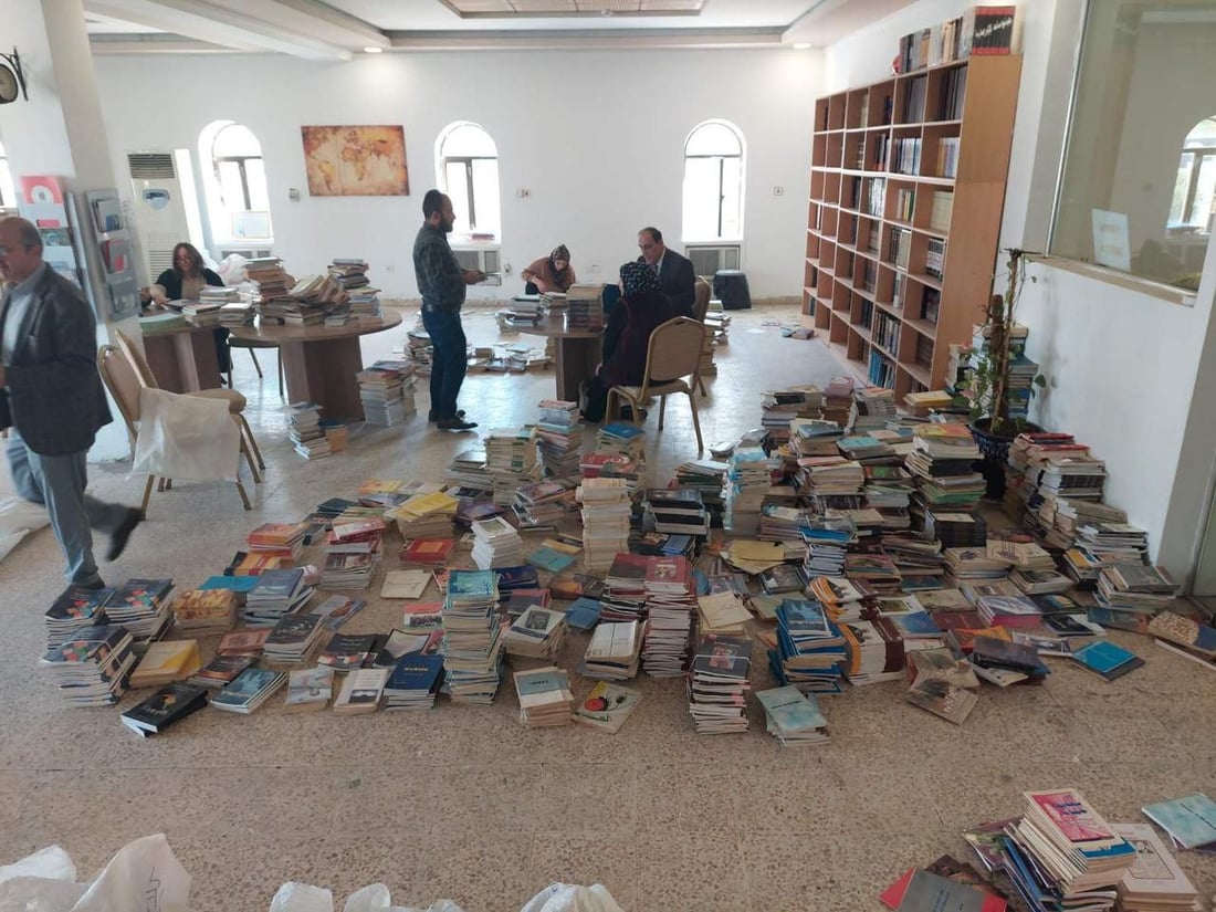 صور.. مدير مكتبات دهوك يتفاجأ بصفقة رابحة غير متوقعة: 8 آلاف كتاب بالصدفة
