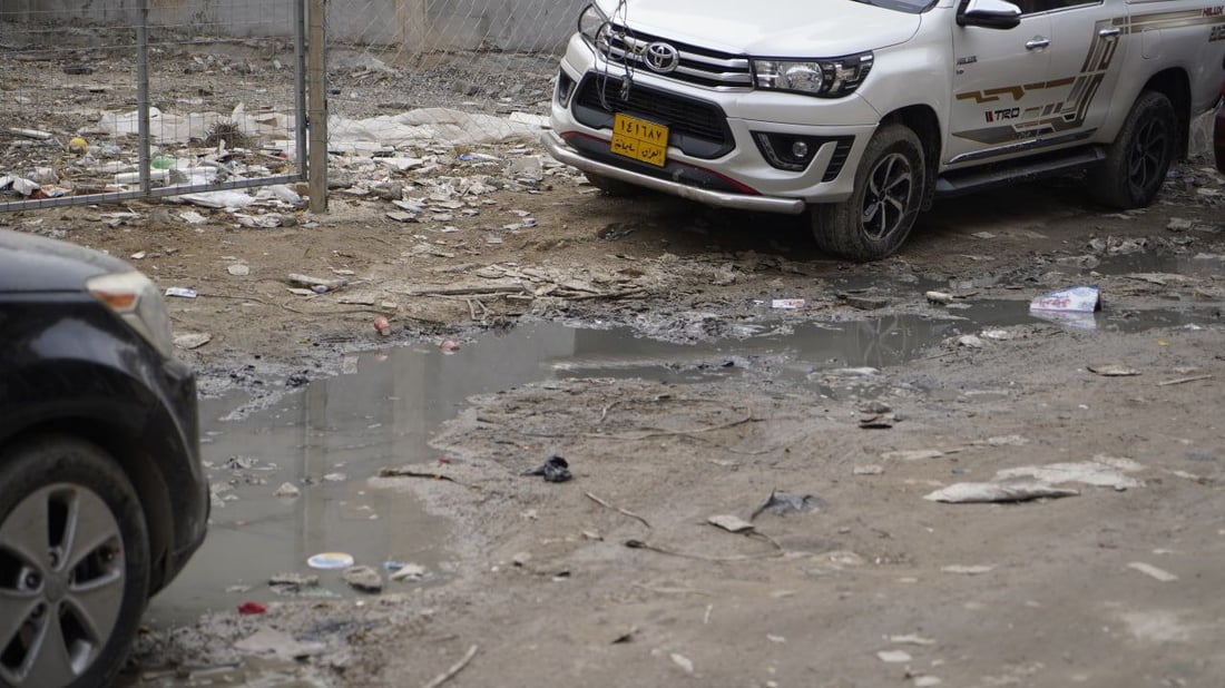 كوافيرات بعقوبة.. “الميك أب” يتوقف حين ينزل المطر وشارع التجميل يغرق (صور)