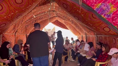 دەرچووان و خوێندکارانی کۆلیژەکانی خانەقین گردبوونەوە و چادریان ھەڵداوە