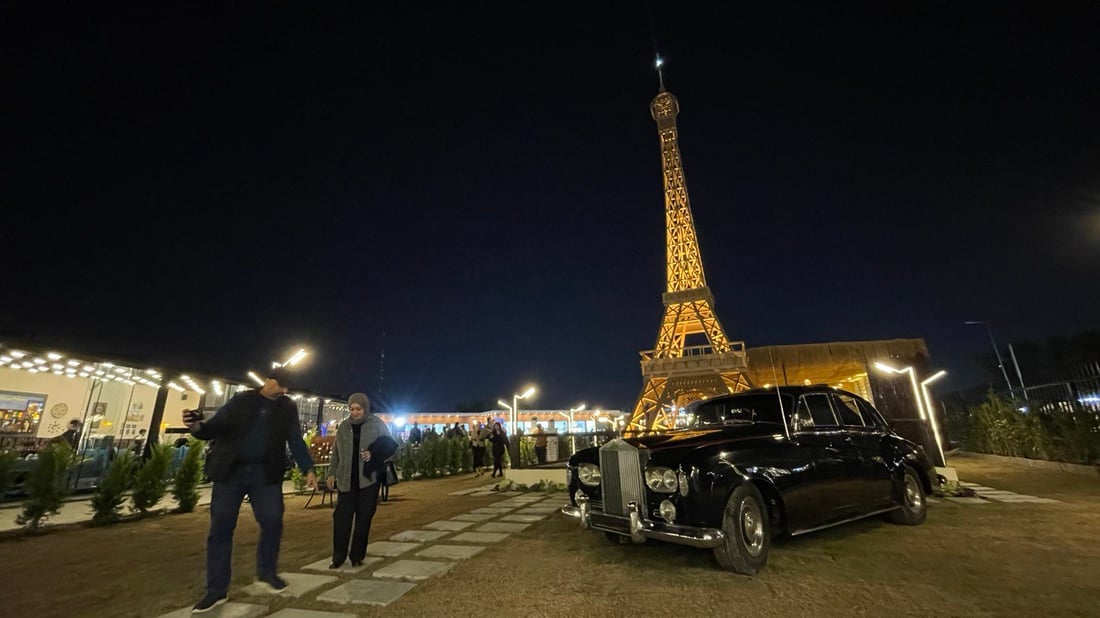 صور: برج إيفيل وجسر أقفال وبركة عشاق.. مطعم جديد نقل كل باريس إلى بغداد!