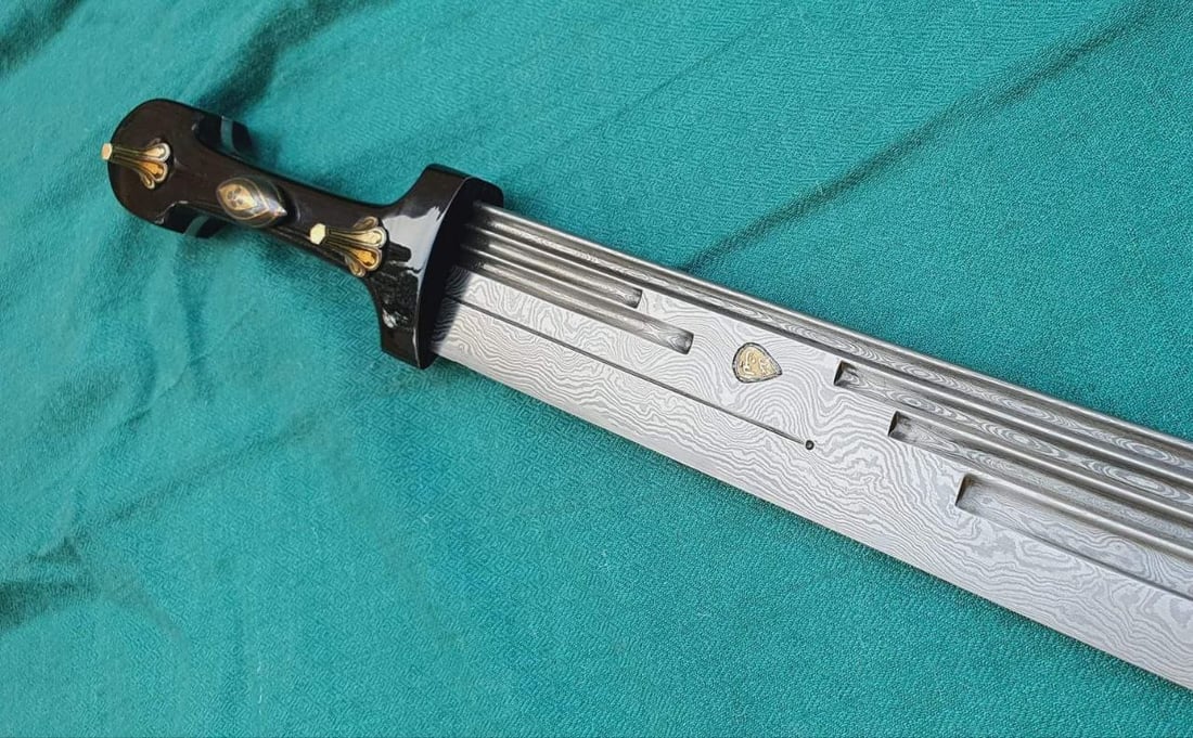 صور لسيوف طويريج البتارة.. يستغرق صنع القطعة 15 يوماً!