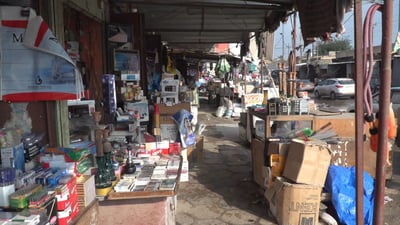 صور: أهل الحلة لا يمشون على الأرصفة “القافلة”.. البلدية تتوعد بغرامة نصف مليون