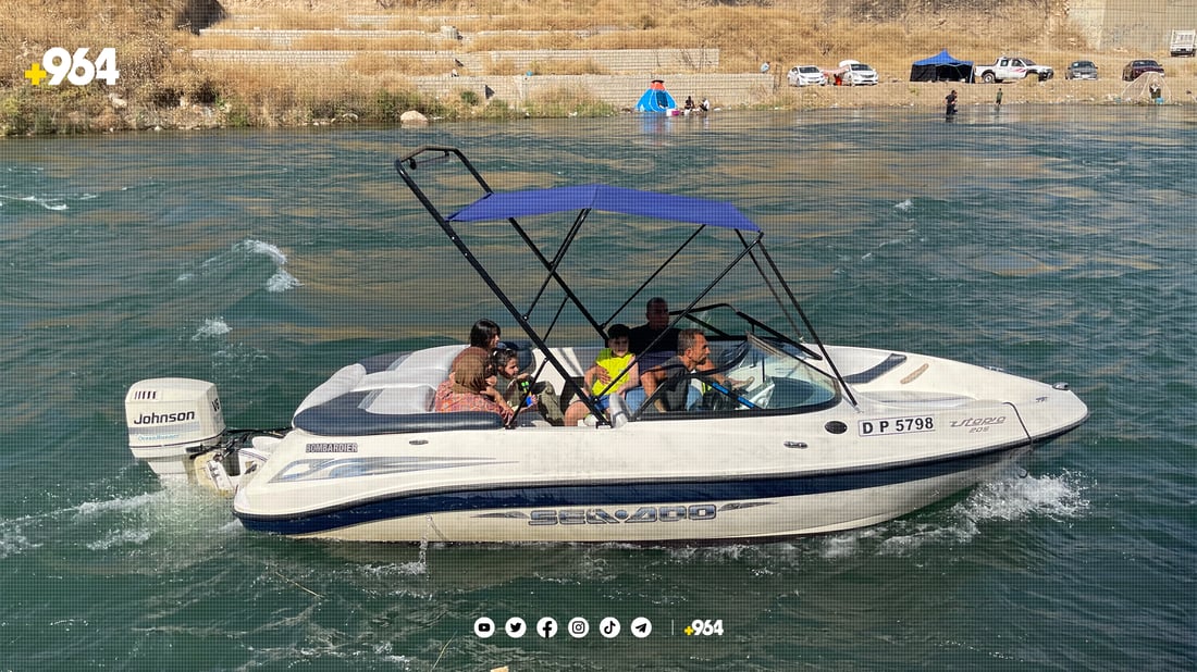 بە وێنە: دوکان پڕ گەشتیارە
