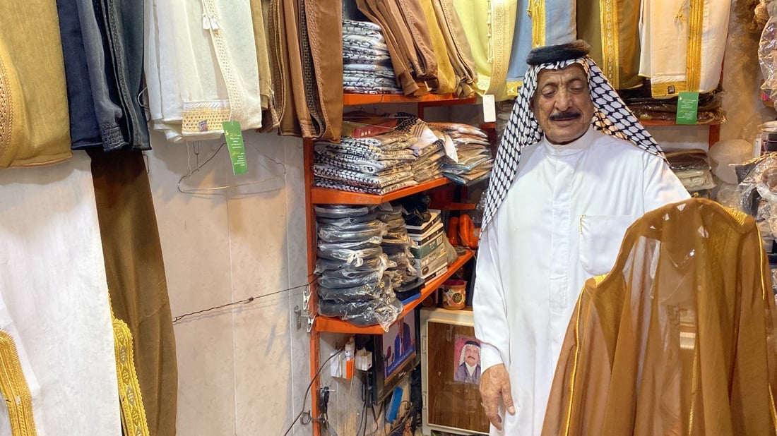 لا أحد “يرقع” عباءة الرجال في الناصرية.. يمكنك شراء المستوردة بـ30 ألفا فقط (صور)