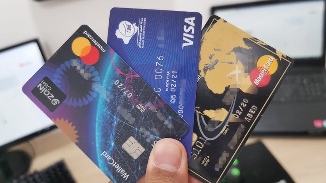 خبير عراقي يتنبأ بـ “حرب بطاقات” بعد خطة المركزي ويقترح 4 حلول