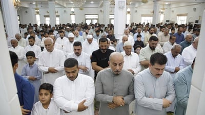 الأنبار تُصلي للكوت.. مساجد المحافظة توحد الدعاء لضحايا الفاجعة