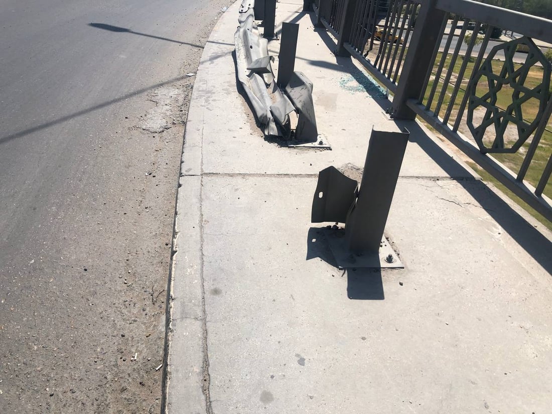 صور: “جسر بغداد” قد يشلّ الخط السريع.. لا تبليط ولا أسيجة منذ سنوات!