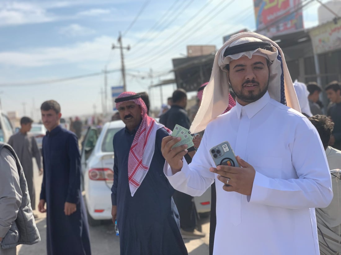أهالي ربيعة يلوحون بعلامة النصر.. إقبال جيد على مراكز الاقتراع (صور)