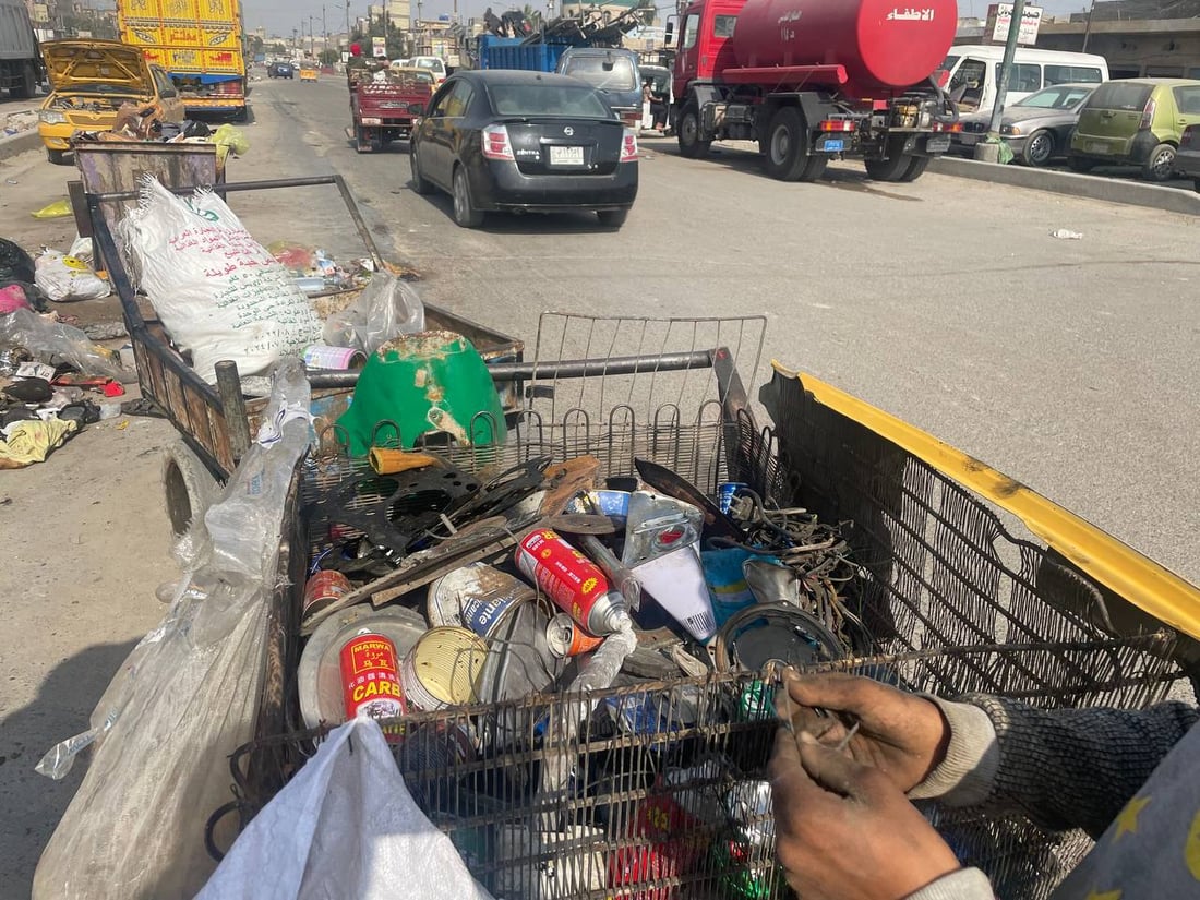 خلف السدة: عائلة من 8 أفراد تعيش على القمامة.. “لا سبيل آخر للرزق”