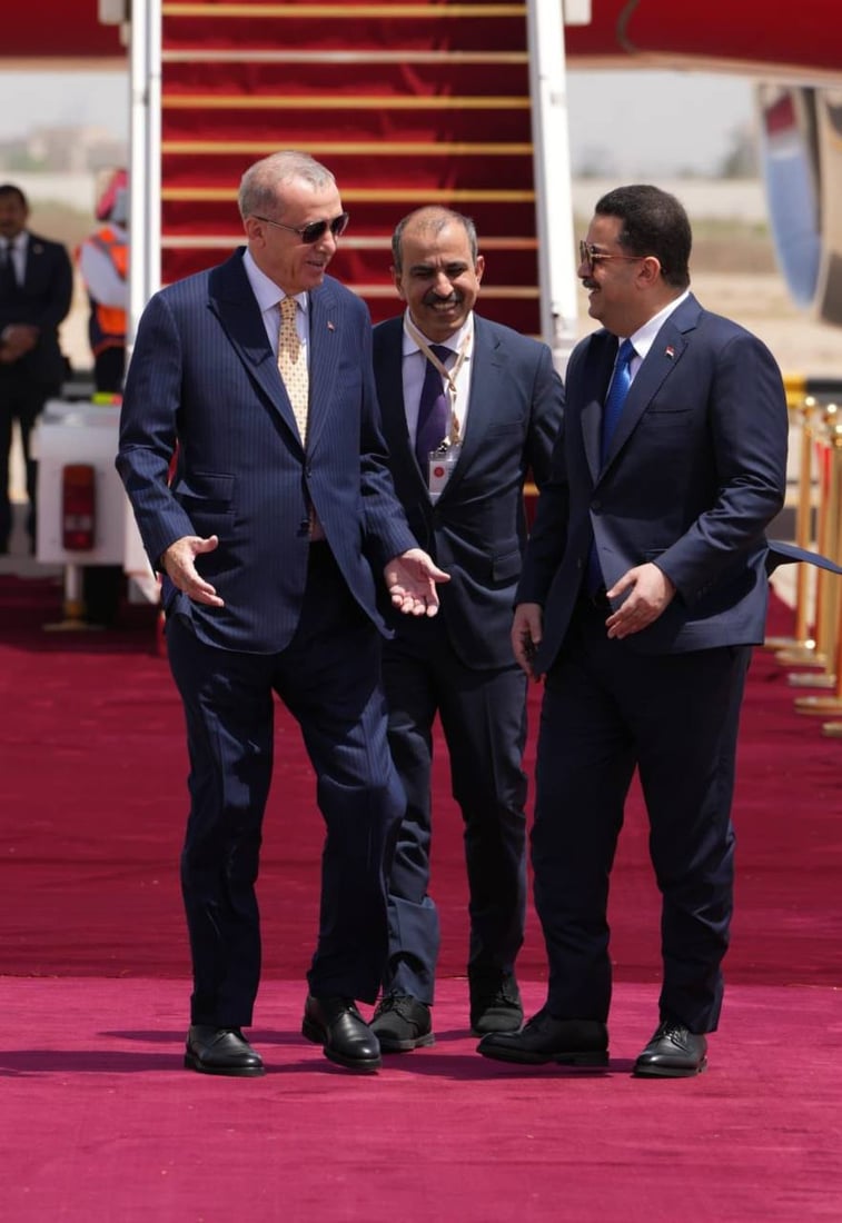 صور من مراسم استقبال الرئيس التركي أردوغان في مطار بغداد
