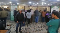 طوابير على شبابيك البطاقات الإلكترونية في فروع مصرف ال...