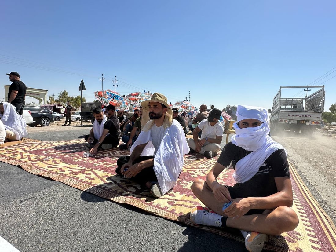 قطع طريق كلار – بغداد.. خريجو جامعة كلار يواصلون احتجاجهم (صور)