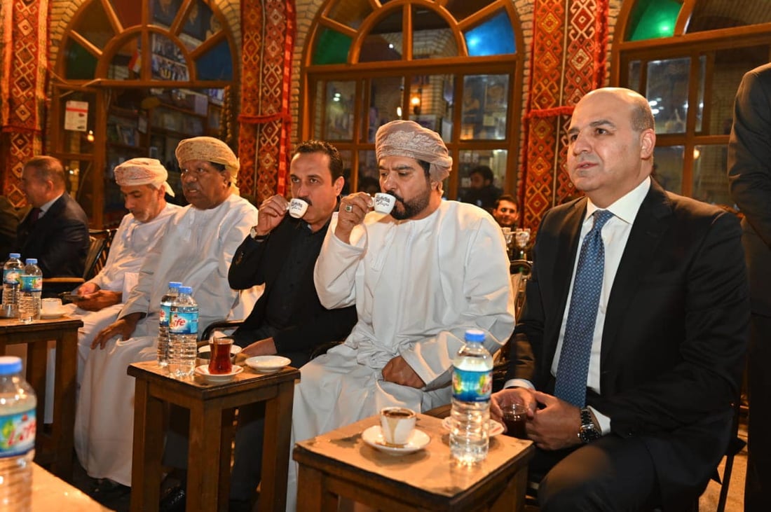 عومانییەكان لە چایخانەی مەچكۆ بوون