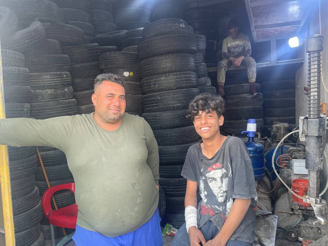 صور: أسرار سوق الإطارات في مدينة الصدر.. “البالة” أفضل من “الصيني الجديد”!