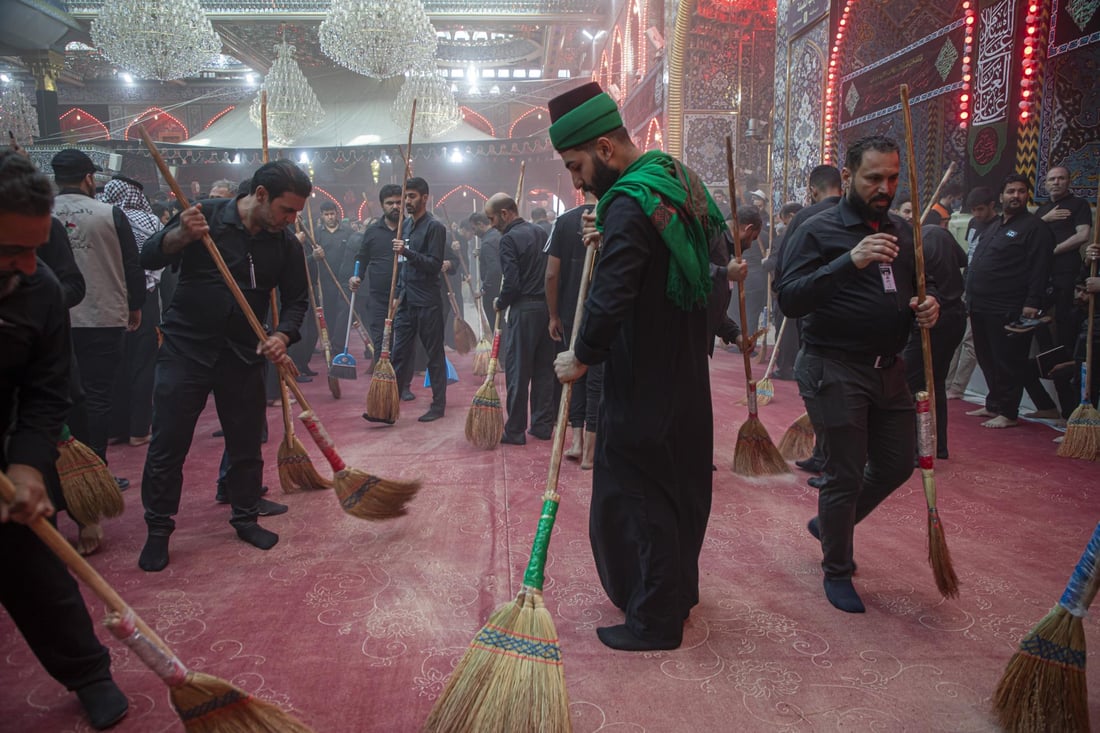 صور من صحن الإمام العباس بعد ركضة طويريج.. حملة تنظيف وإعادة ترتيب المحتويات