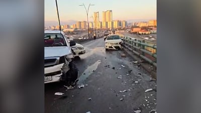 طابور سيارات متصادمة في السليمانية بسبب الجليد