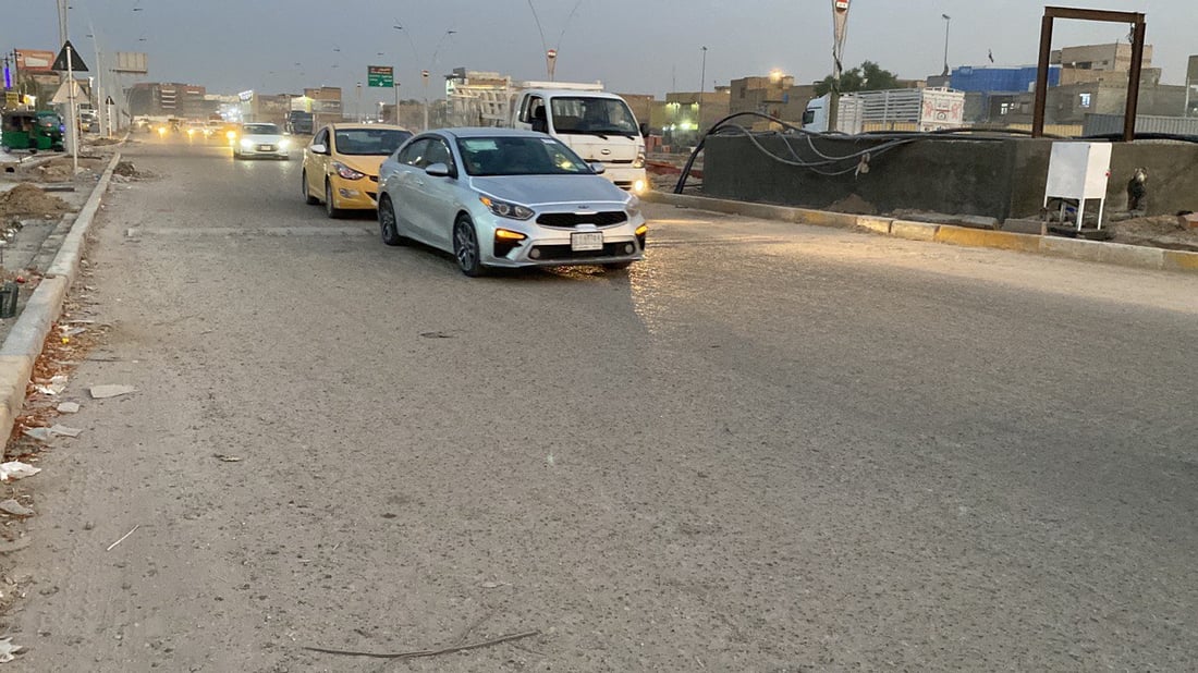 صور من الناصرية: مطبات الشوارع ترهق السواق لكن الأهالي يريدونها لحماية أطفالهم