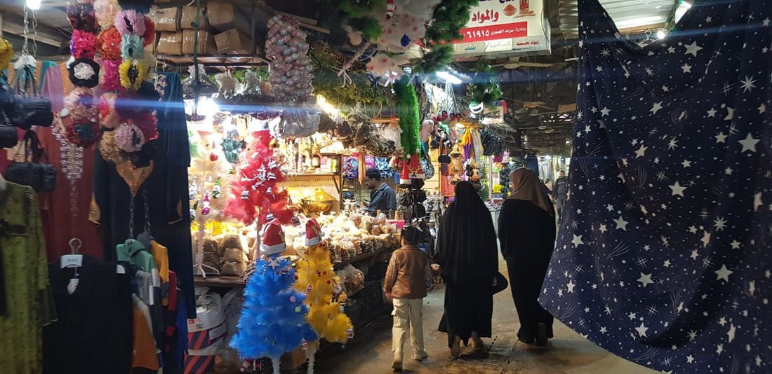 صور: “بابا نويل” ينعش أسواق سدة الهندية في بابل.. إقبال على الهدايا والأشجار