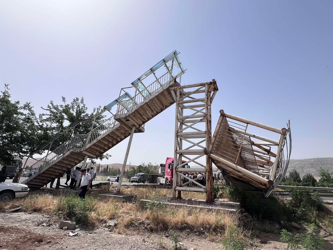 تیمەکان سەرقاڵی لابردنی پردە رووخاوەکەن لە سنووری بازیان