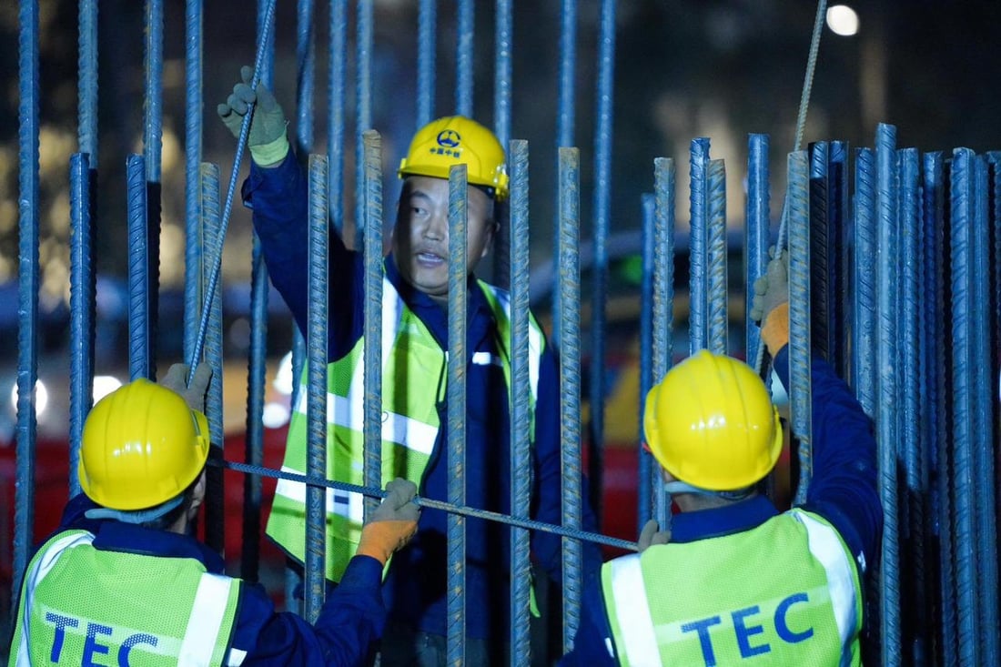 صور: السوداني في جولة ليلية لتفقد مشروع تطوير ساحة النسور