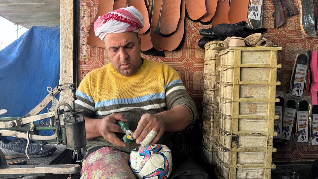 سكافي المشخاب قرب جسر السوارية: لا يصلح فقط بل يصنع.. ويقبل بالفاتحة لروح أخيه