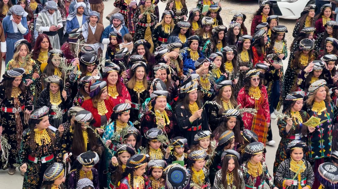 القوش تحتفل بأحد السعانين بالأزياء التراثية الألقوشية