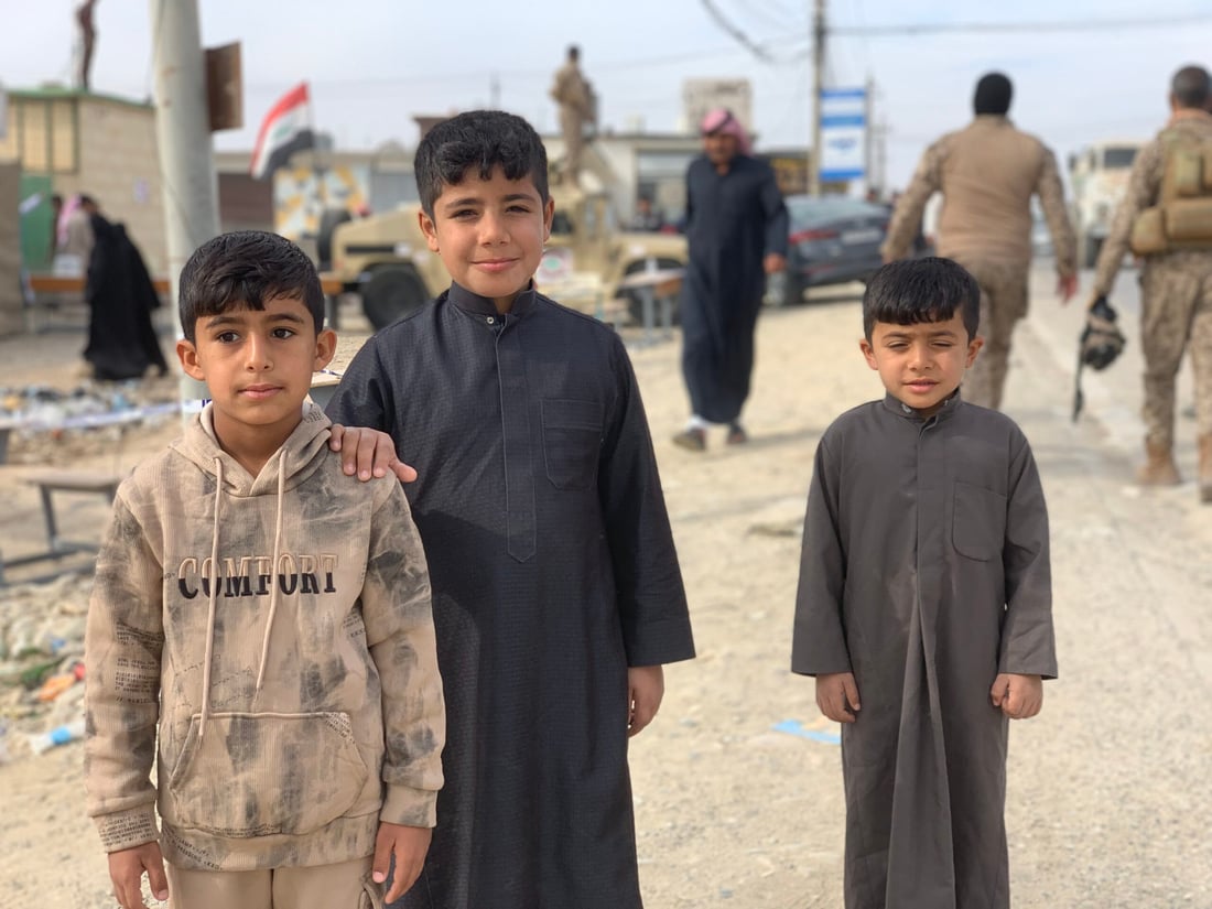 أهالي ربيعة يلوحون بعلامة النصر.. إقبال جيد على مراكز الاقتراع (صور)