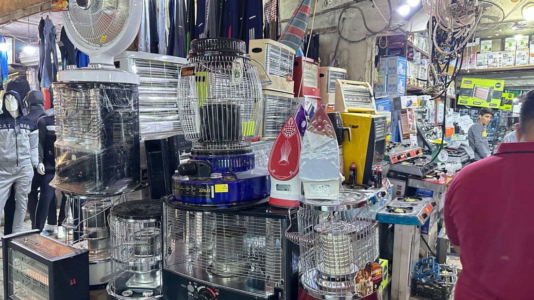 صور من سوق “الصوبات” في الكوت.. لا شيء يتفوق على “البالة اليابانية”