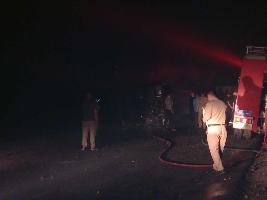 تانکەرێک لەسەر رێگای دەربەندیخان – زەڕایەن خۆی و ئۆتۆمبێلێکی دیکە و شاخێکیشی سووتاند