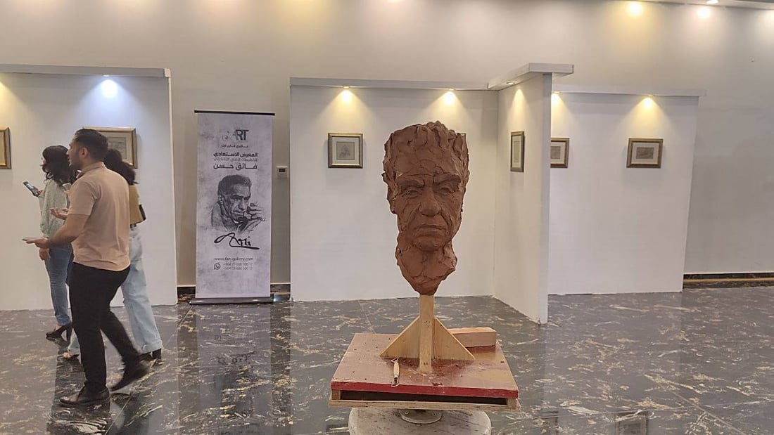 صور: وثائق رسائل مذكرات.. هكذا عاش فائق حسن مبدع جدارية بغداد في ساحة الطيران